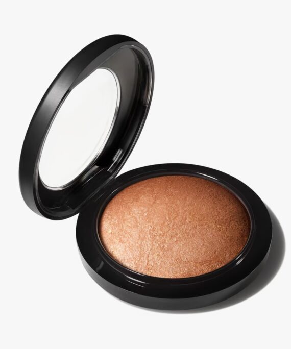 MAC Mineralize Skin Finish (Global Glow)