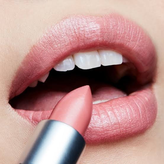 matte vs hydrating lipstick Pakistan